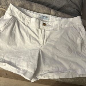 White Old Navy Shorts size 6